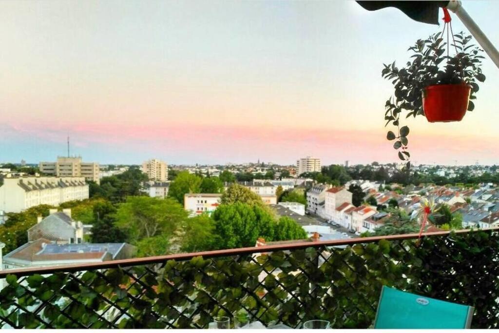 Charmant Appartement Lumineux - Dernier Etage Avec Balcon - Proche Centre-Ville Nantes Luaran gambar