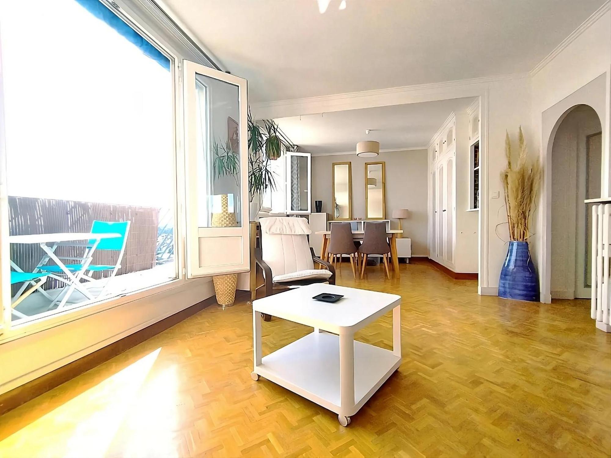Charmant Appartement Lumineux - Dernier Etage Avec Balcon - Proche Centre-Ville Nantes Luaran gambar