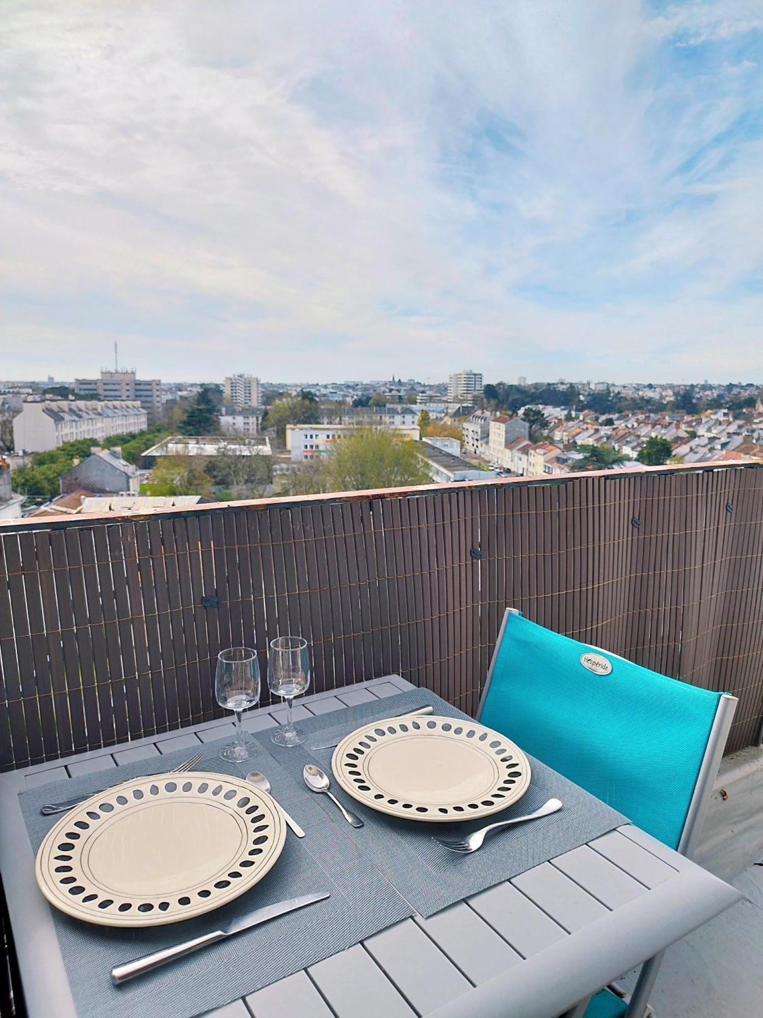 Charmant Appartement Lumineux - Dernier Etage Avec Balcon - Proche Centre-Ville Nantes Luaran gambar